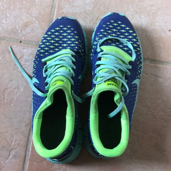 Colorful Nike sneakers - Picture 3 of 3